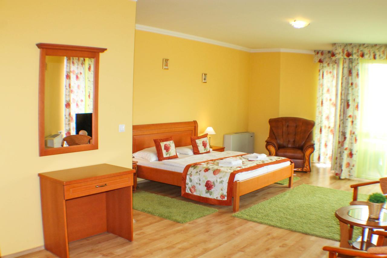Hotel Jarja Hajduszoboszlo Luaran gambar