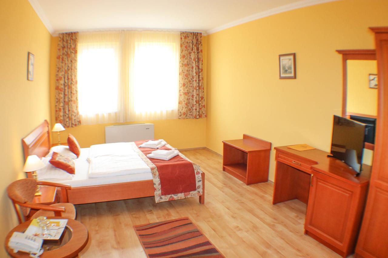 Hotel Jarja Hajduszoboszlo Luaran gambar