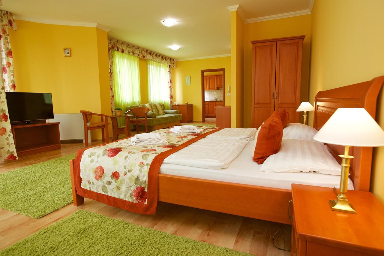 Hotel Jarja Hajduszoboszlo Luaran gambar
