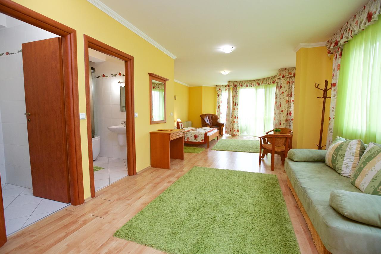 Hotel Jarja Hajduszoboszlo Luaran gambar